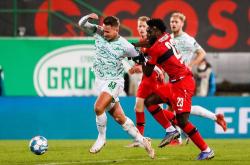 华体会皇马赞助商-拜仁慕尼黑4-2凯泽斯劳滕，圣诞节揭幕战上演进球大战