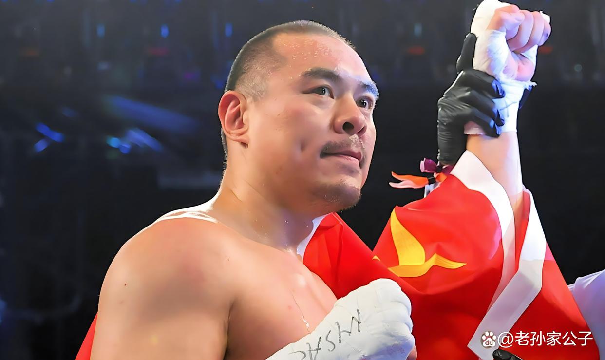 德国运动员在拳击比赛中击败对手夺冠