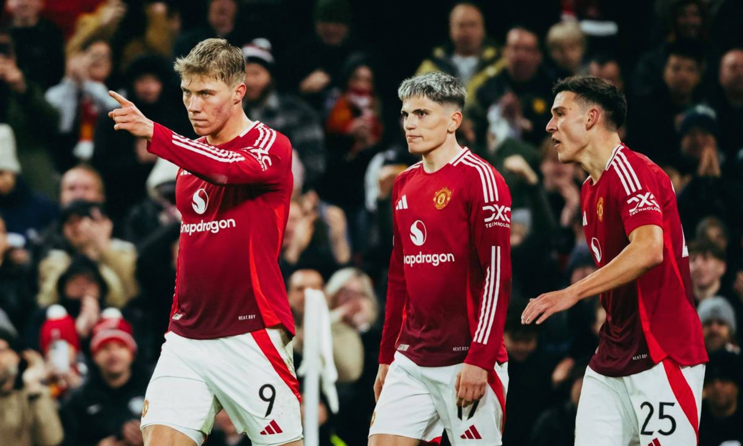 曼联教练组集体庆祝球队新一轮胜利！的简单介绍