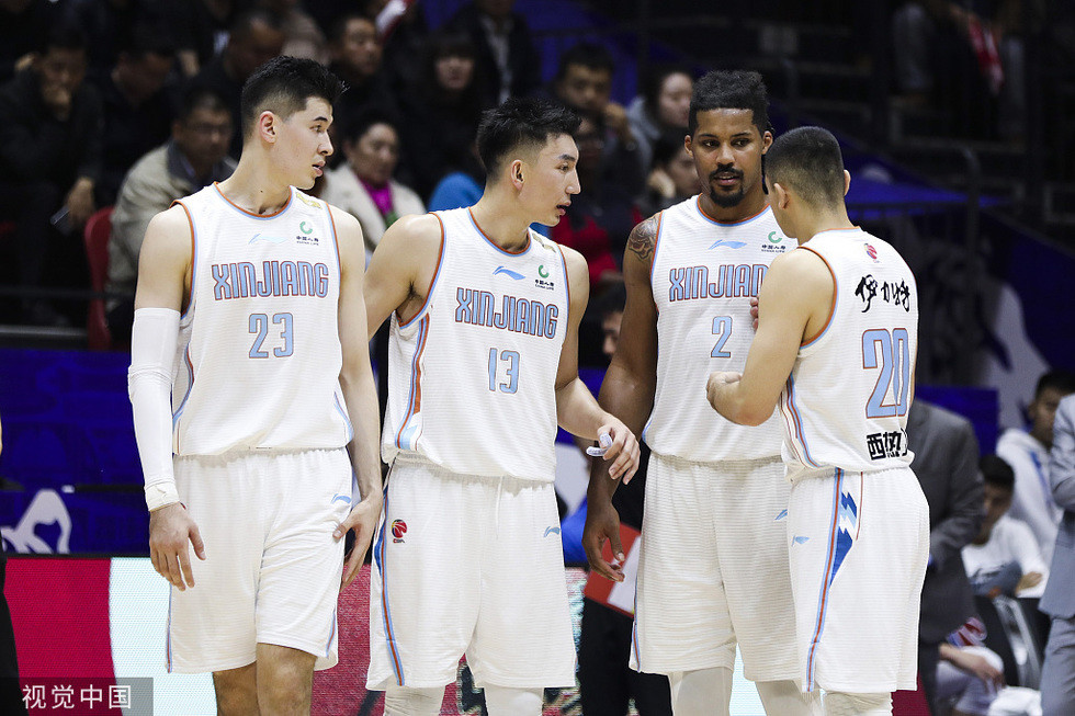 新疆队险胜掘金，周琦扛起全队